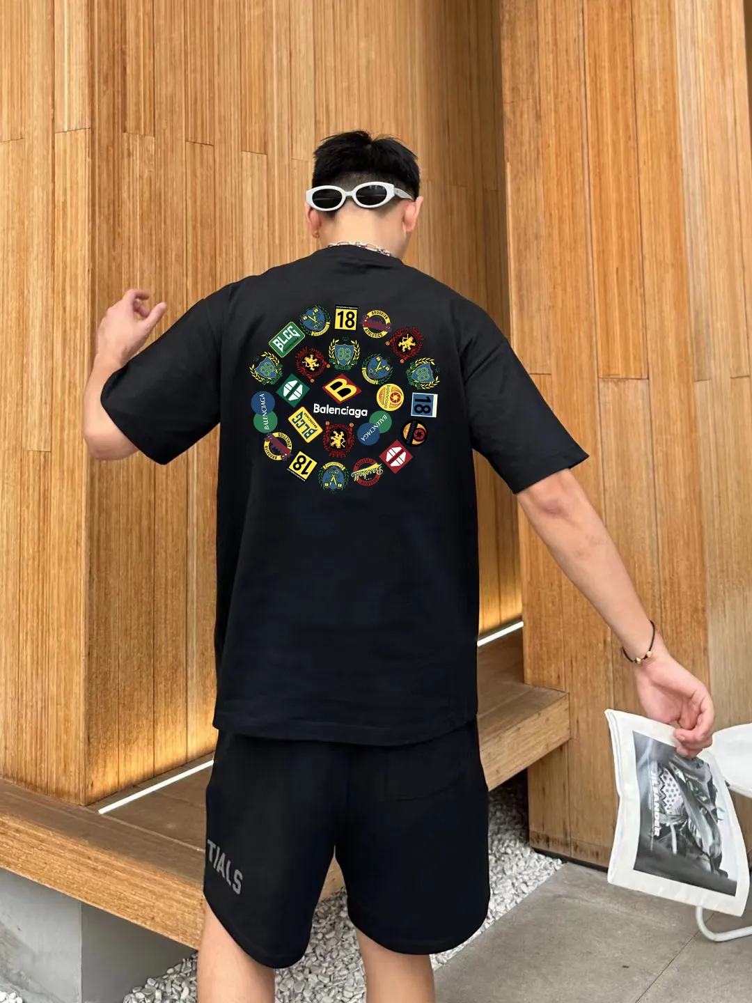 P80✨🔥 [BALENCIAGA] Paris lettering printed short-sleeved T-shirt. Custom-woven and dyed 26-count double yarn 300 grams of heavy fabric. Zero color difference in thread. Perfect details. Differentiate from the current version. Welcome to compare. Same Style for men and women. Must-sell model in the picture above. Color: White Black Size: 1 2 3 4